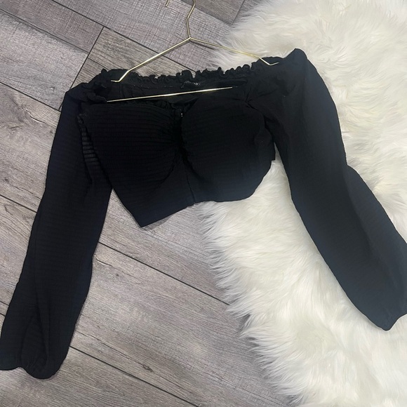 Black Long Sleeve Crop Top - Picture 1 of 3